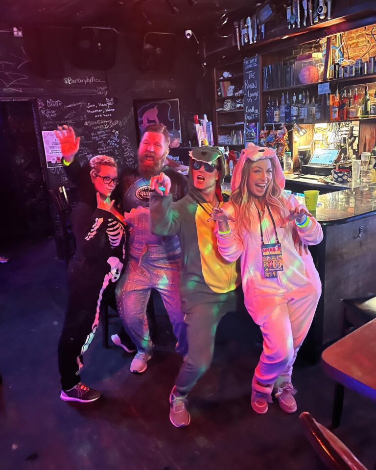 RavenLoungeRndmDresUp 768x960